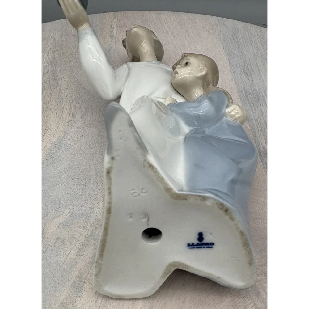 Vtg Lladro Figurine #4874 Boy in Night Shirt candle Porcelain Glossy Finish 8.5